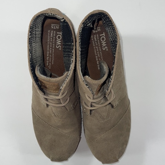 TOMS Desert Suede Taupe Wedge Lace Up Booties size 7.5 - Picture 7 of 9